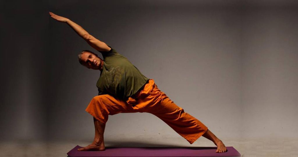 Iyengar Yoga & θεραπεία - με τον Αντώνη Φραγκάκη